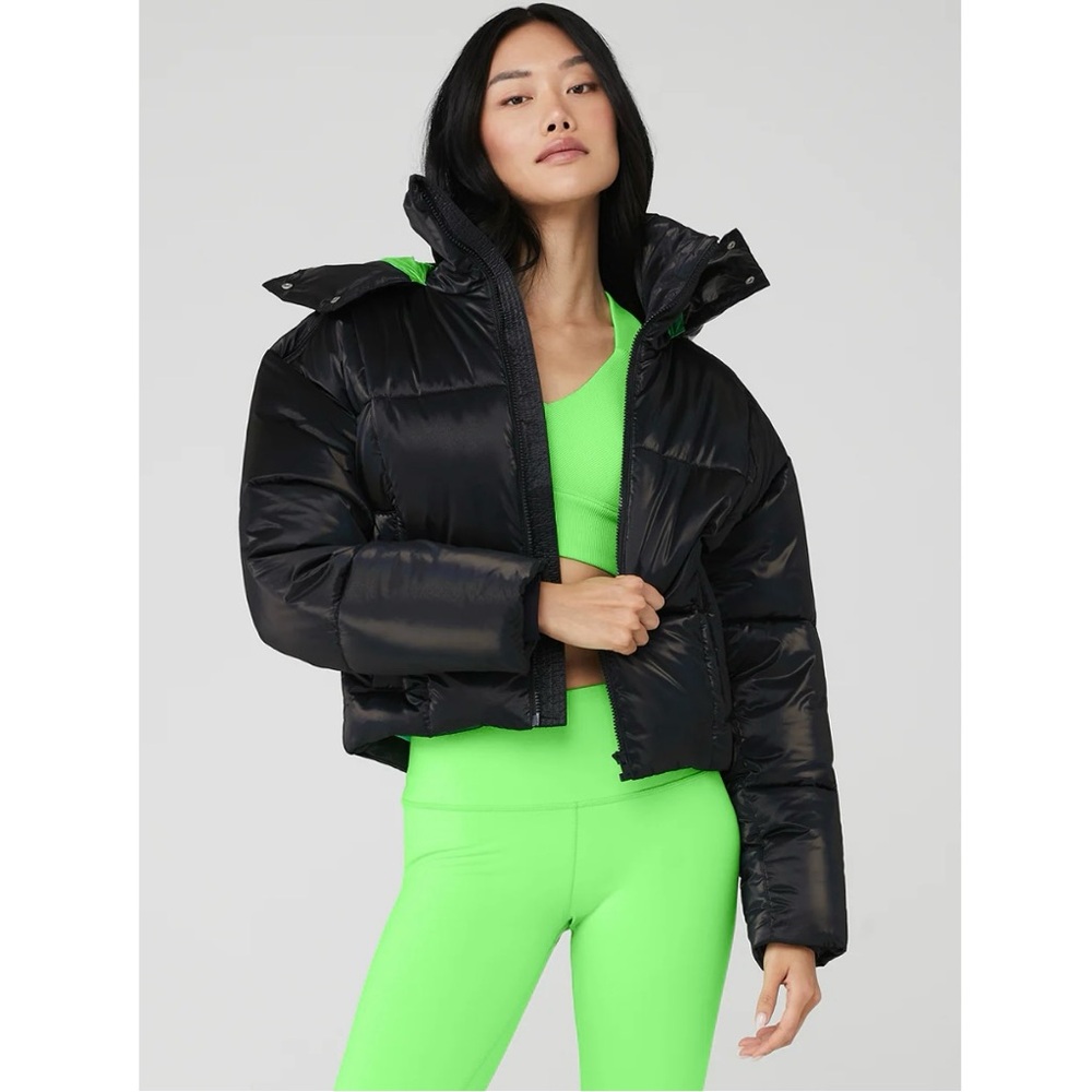 ✨Alo Pearlized Pristine Puffer Size Small